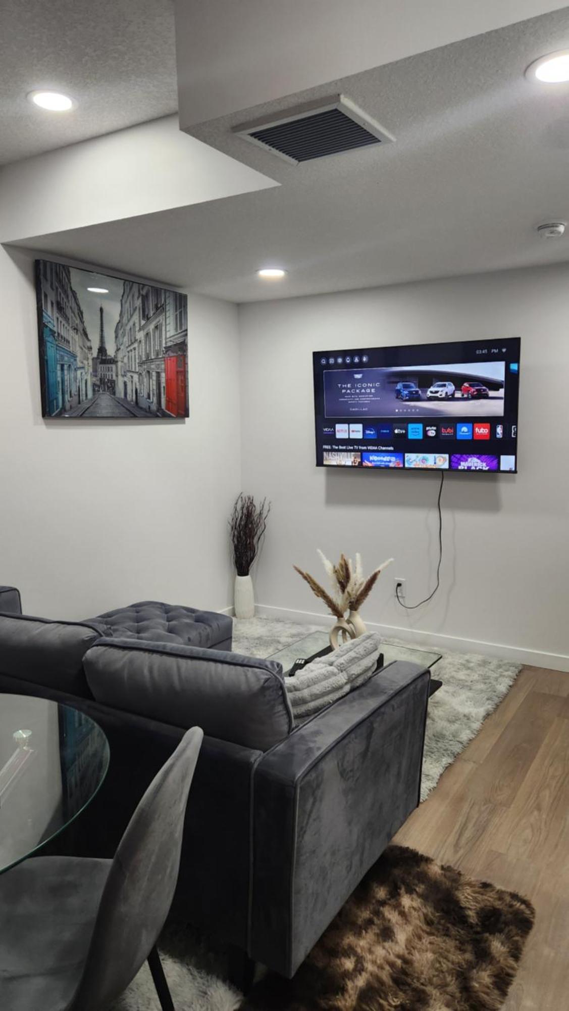 Modern 2 Bedroom Basement Suite At West Edmonton Exterior photo
