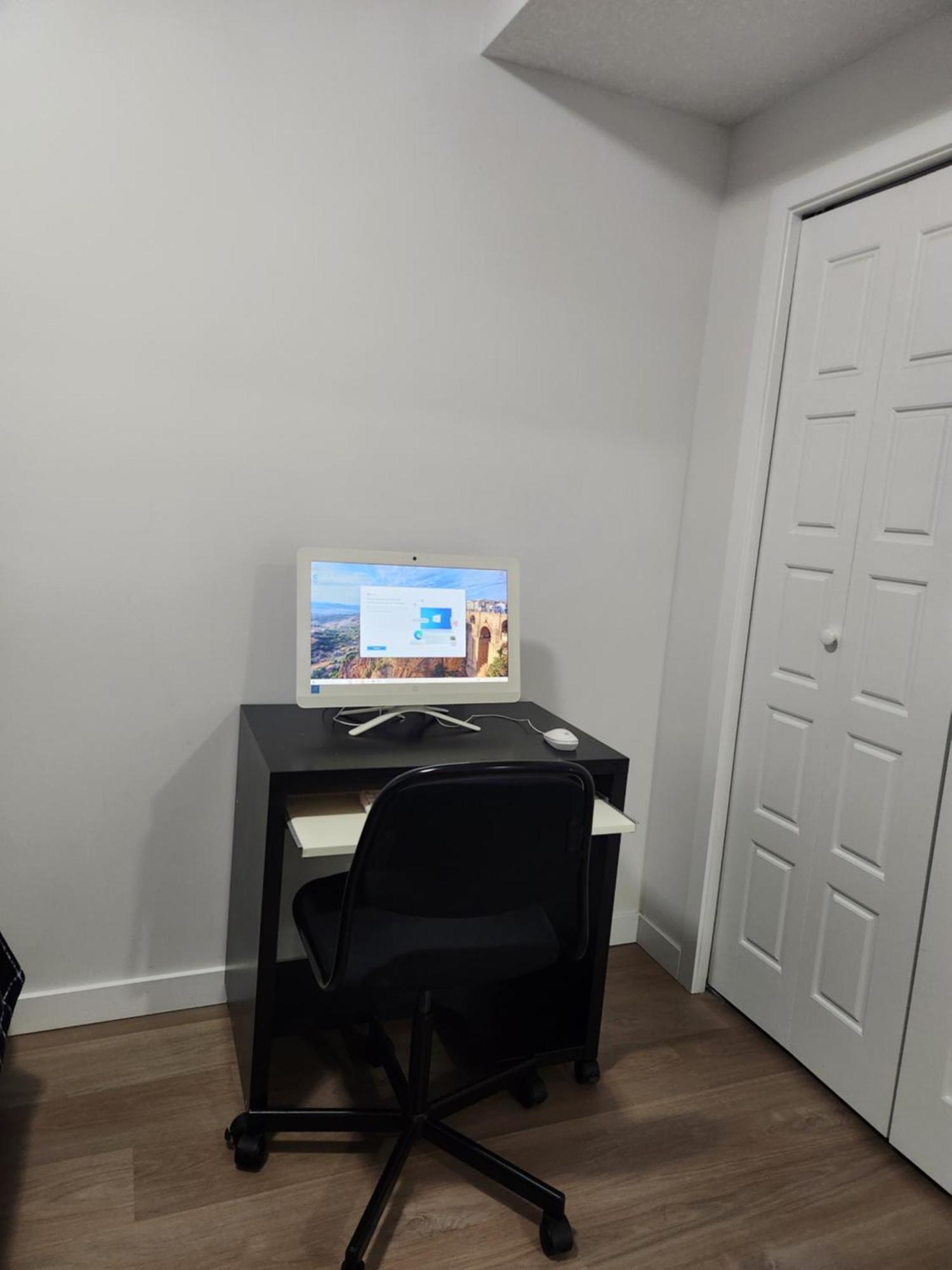 Modern 2 Bedroom Basement Suite At West Edmonton Exterior photo